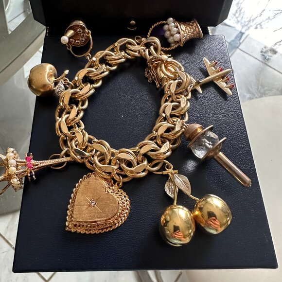 1940s Antique 14 K. Gold Charm Braclet - Picture 2 of 9